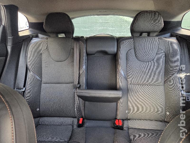 VOLVO V40 Cross Country D2 1.6cc 116cv Gasóleo