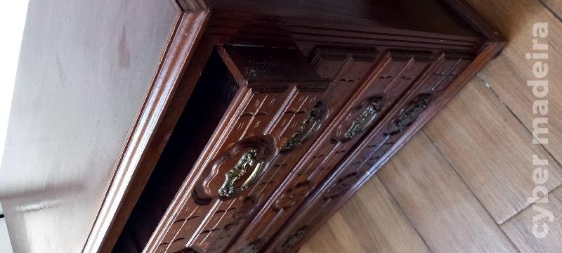 Cómoda com 4 gavetas com espelho