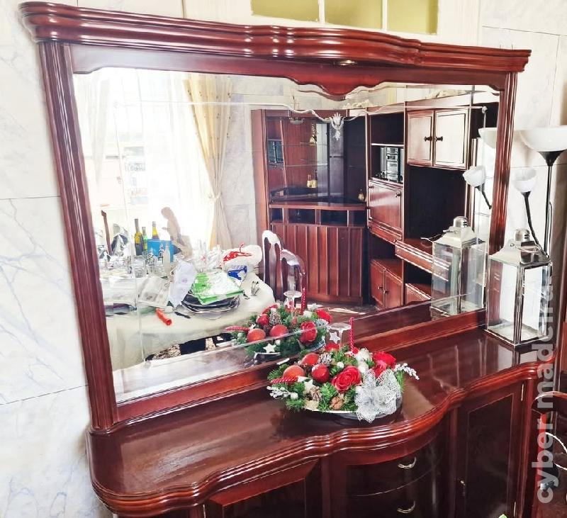 Aparador de sala em perfeito estado. (boa madeira)