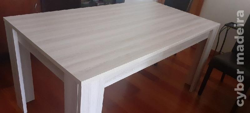 Mesa 6 lugares óptimo estado.