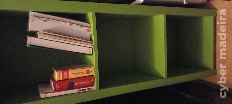 Estante 1,90 m de altura por 40 cms de largura em verde bonita