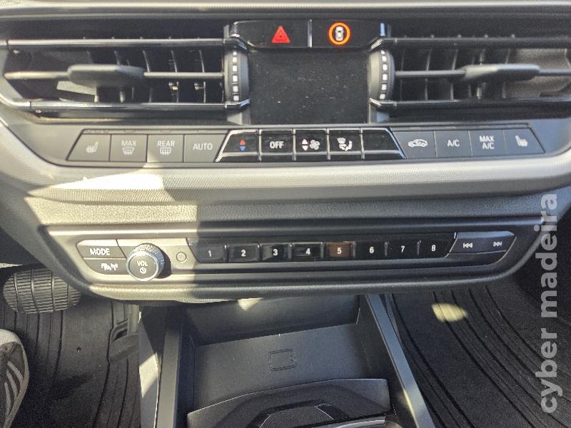 BMW Serie 1 116d 116cv Automático 33.000km Gasóleo