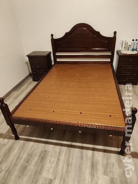 Cama de Casal + Estrado + 2 Mesas de Cabeceira