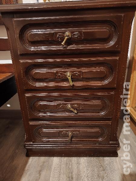 Cama de Casal + Estrado + 2 Mesas de Cabeceira