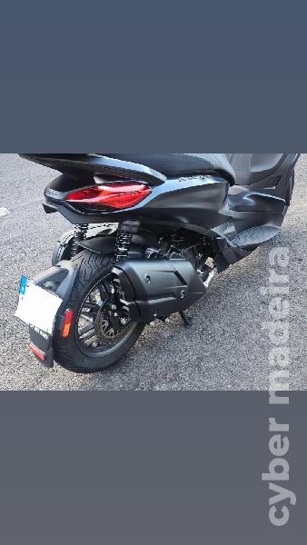 Piaggio BEVERLY 400 cc Scooter