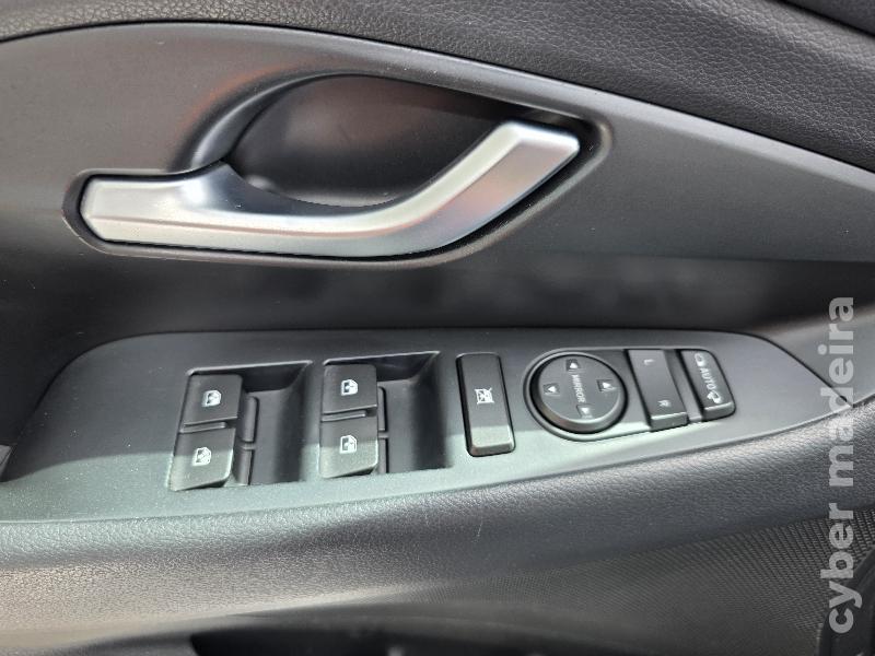 HYUNDAI I30 SW 1.6 CRDI STYLE 110CV Gasóleo