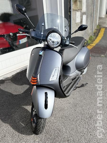 Vespa GTs Sport 300cc 300 cc Scooter