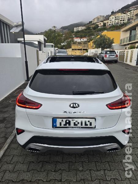 KIA CEED TECH 1.4T-GDI 140CV Manual (teto de abrir panorâmico) Gasolina