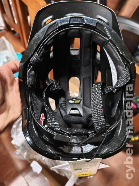 Unik Capacete UVEX S