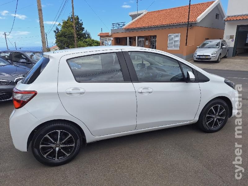 TOYOTA YARIS comfort plus Gasolina