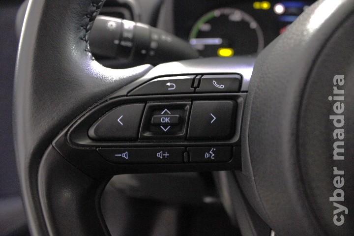TOYOTA YARIS 1.5 HDF COMFORT HÍBRIDO/GASOLINA Híbrido