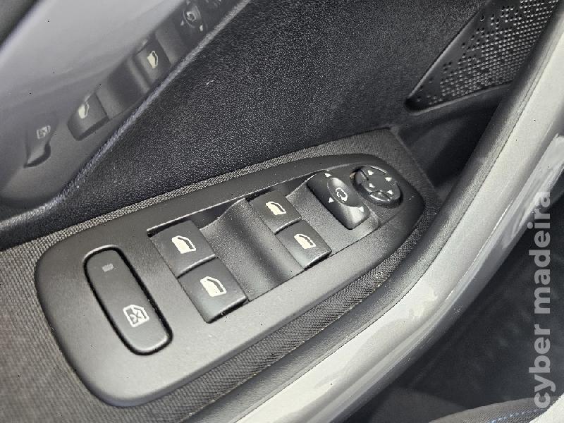 PEUGEOT 2008 1.2 82CV SUV STYLE 2018 C/CAM Gasolina