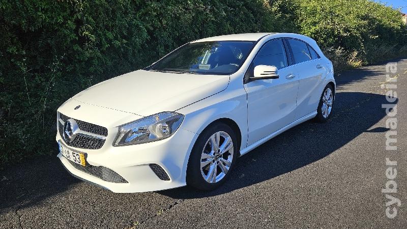 MERCEDES A A180 d Urban Gasóleo