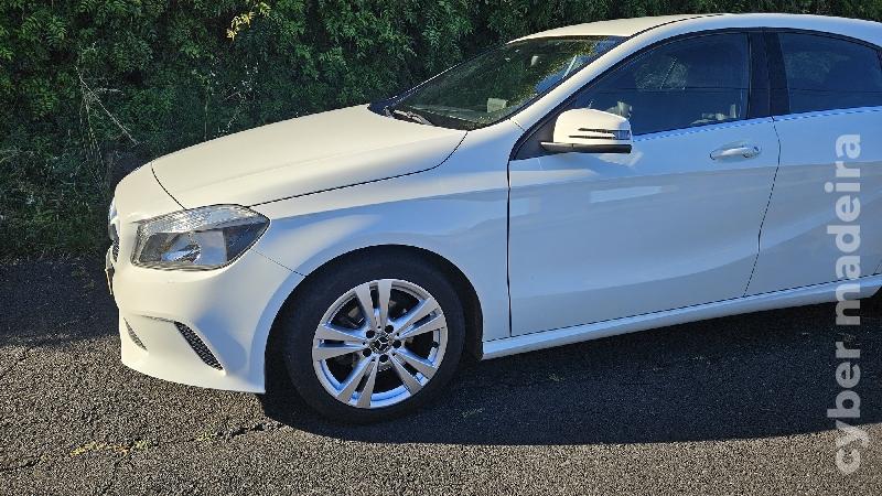 MERCEDES A A180 d Urban Gasóleo