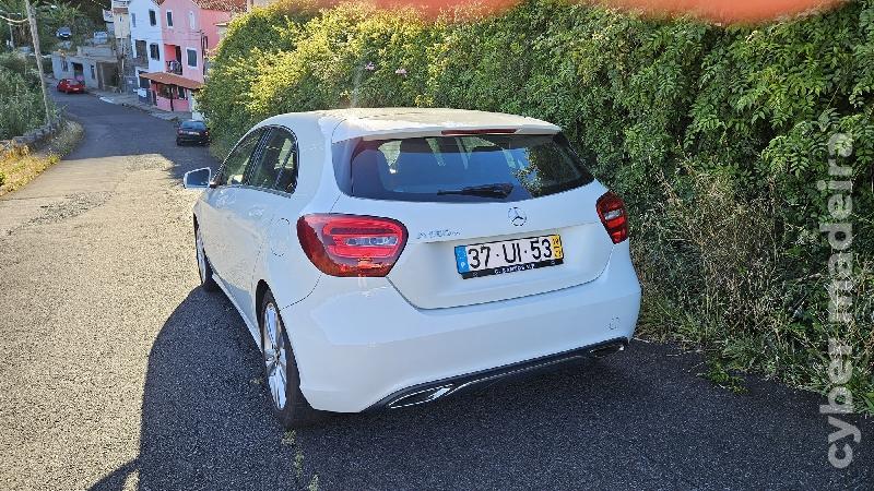 MERCEDES A A180 d Urban Gasóleo