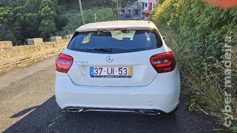 MERCEDES A A180 d Urban Gasóleo