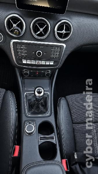 MERCEDES A A180 d Urban Gasóleo