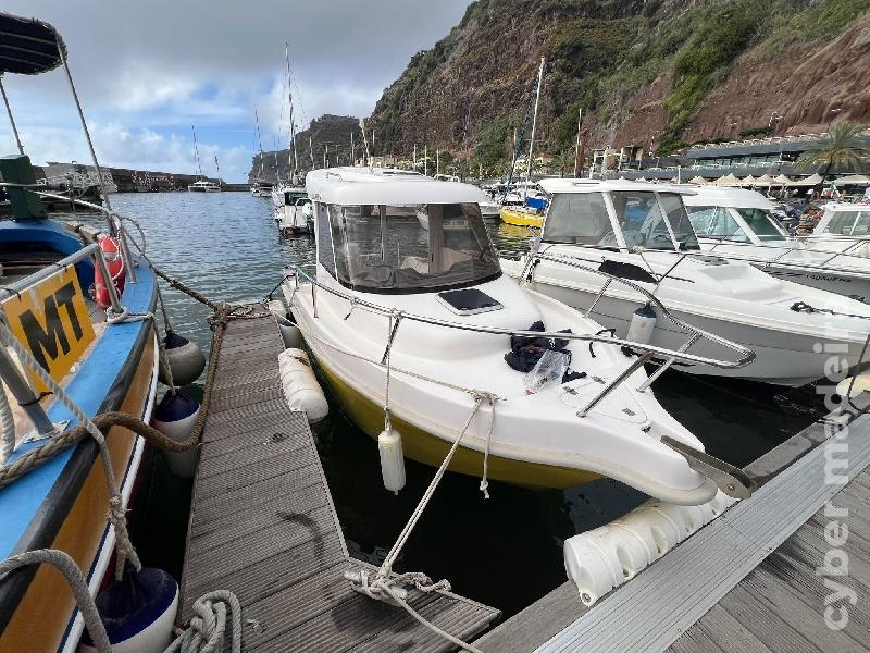 Lancha Cabinada Marian 6m — Marina da Calheta