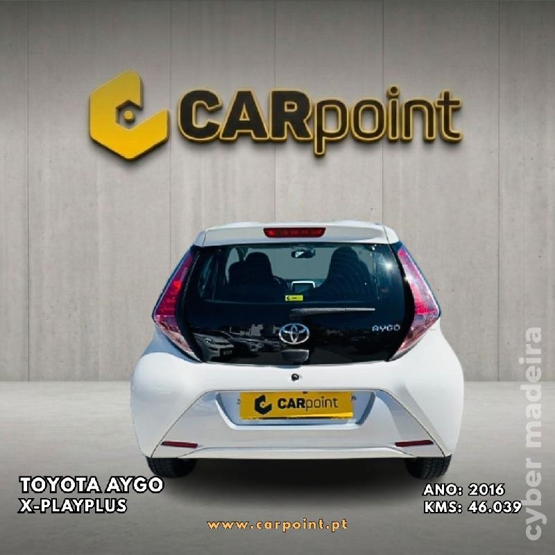 TOYOTA AYGO X-Play Plus Gasolina