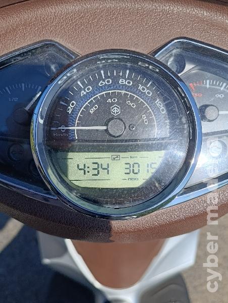 Piaggio Medley 125 cc Scooter
