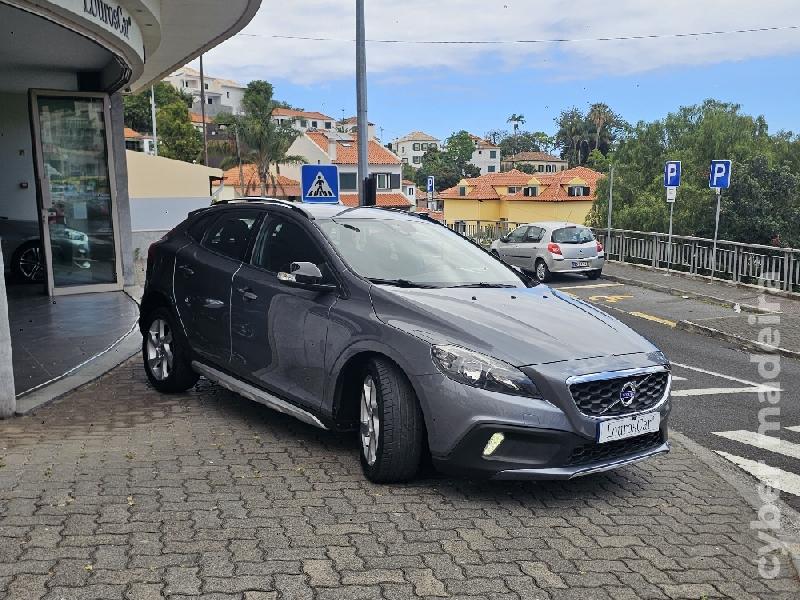 VOLVO V40 1.6 D2 Cross Country 115cv Cx.6 5p Gasóleo