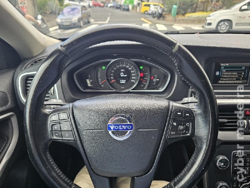 VOLVO V40 1.6 D2 Cross Country 115cv Cx.6 5p Gasóleo