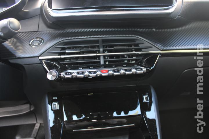PEUGEOT 2008 e-2008 50 kWh Allure Pack Eléctrico