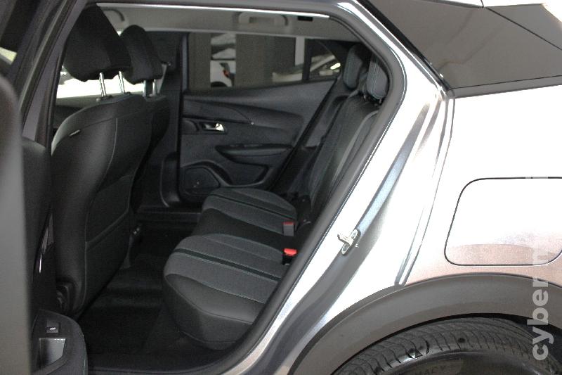 PEUGEOT 2008 e-2008 50 kWh Allure Pack Eléctrico