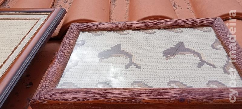 Quadros com ponto de Arraiolos grandes e pequenos