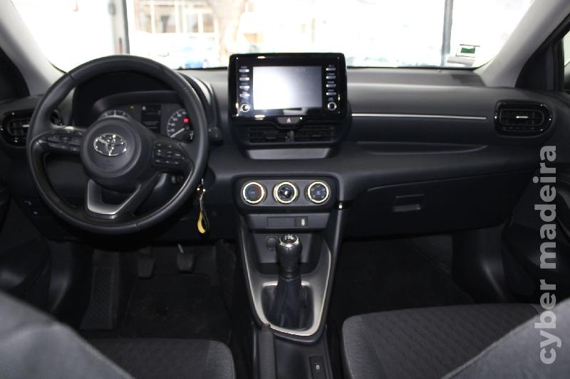 TOYOTA YARIS VVT- i- ACTIVE Gasolina
