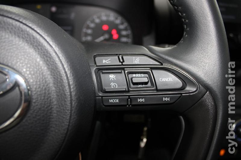 TOYOTA YARIS VVT- i- ACTIVE Gasolina