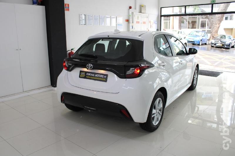 TOYOTA YARIS VVT- i- ACTIVE Gasolina
