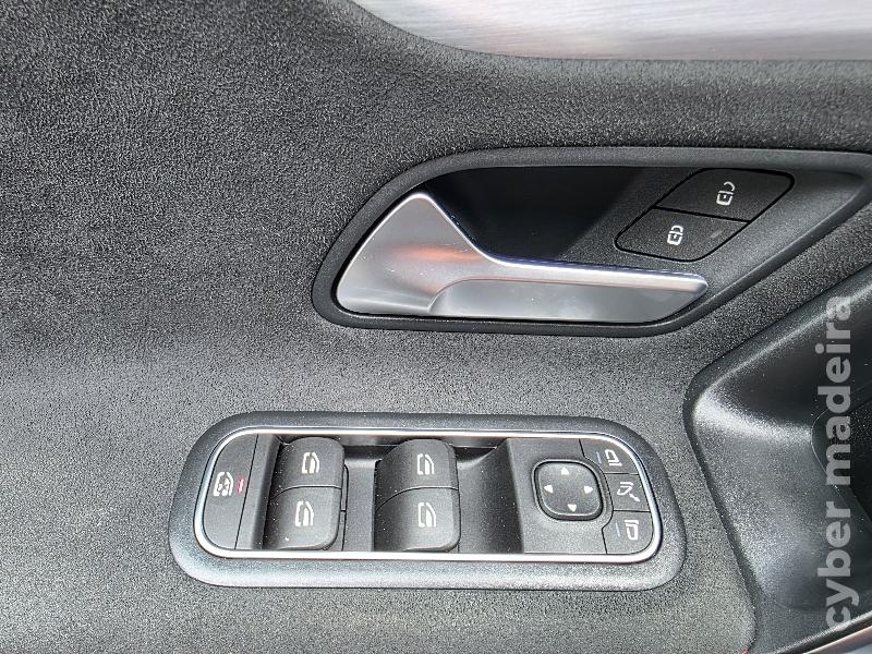 MERCEDES CLA 200d AMG LINE AUTOMÁTICO Gasóleo