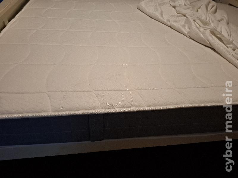 Cama+ colchão + forra da cama