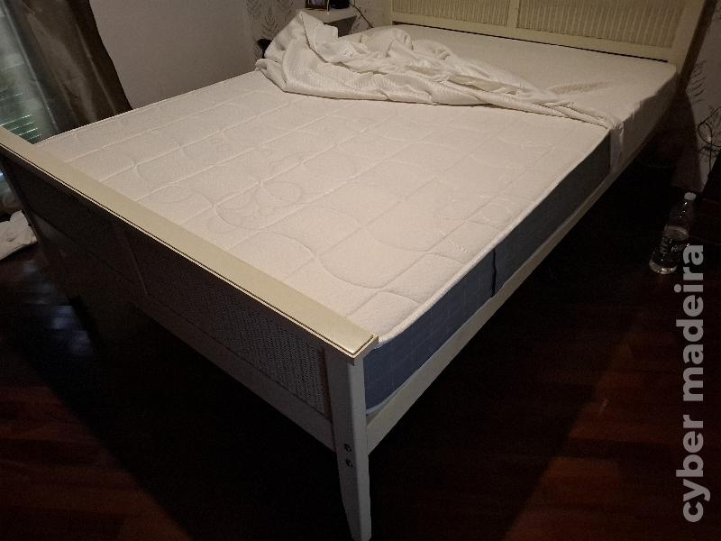 Cama+ colchão + forra da cama