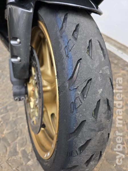 Yamaha YZF R1 1.000 cc Sport, turismo