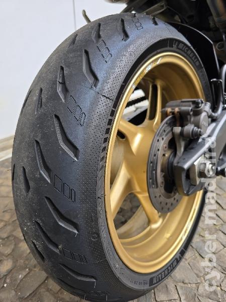 Yamaha YZF R1 1.000 cc Sport, turismo