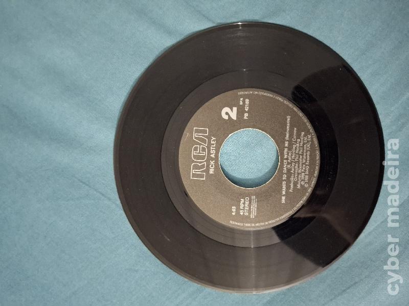 RICK ASTLEY– She Wants To Dance With Me