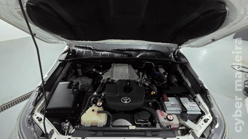 TOYOTA HI.LUX 2.4D4D 4WD Gasóleo
