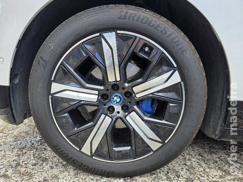 BMW IX XDRIVE40 AUTOMATICO Autonomia elétrica até 400 km Eléctrico