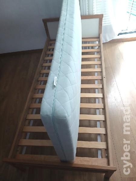 Cama de criança do IKEA e colchão