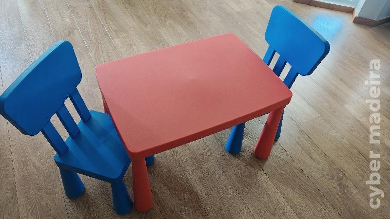 Mesa e cadeiras de criança IKEA