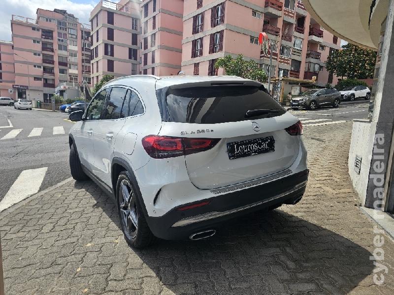 MERCEDES GLA 250 e AMG Line 218cv AUTO Híbrido