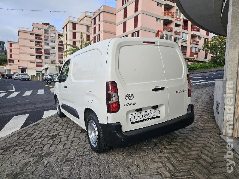 TOYOTA PROACE City 1.5D L1 Comfort PTB 102cv 3LUG Gasóleo