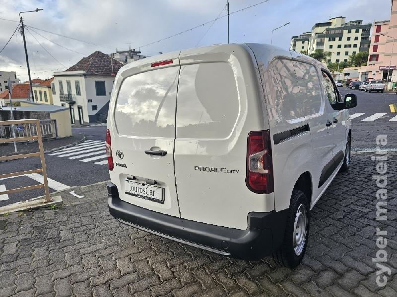 TOYOTA PROACE City 1.5D L1 Comfort PTB 102cv 3LUG Gasóleo
