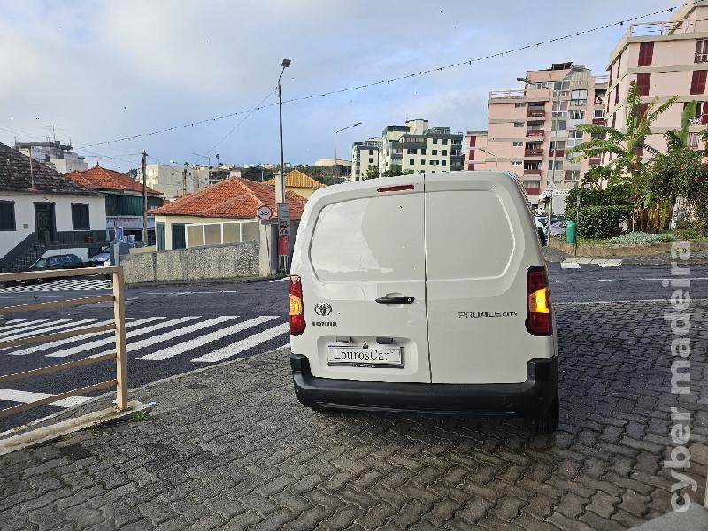 TOYOTA PROACE City 1.5D L1 Comfort PTB 102cv 3LUG Gasóleo