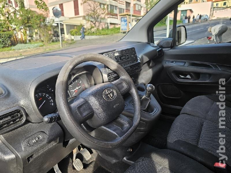 TOYOTA PROACE City 1.5D L1 Comfort PTB 102cv 3LUG Gasóleo
