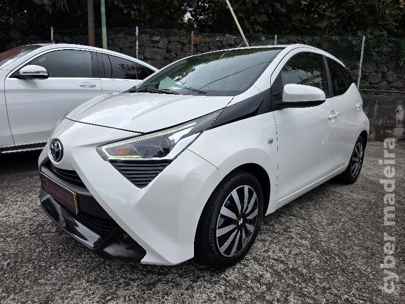 TOYOTA AYGO 1.0 VVT-i X-PLAY Gasolina