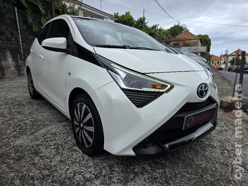 TOYOTA AYGO 1.0 VVT-i X-PLAY Gasolina