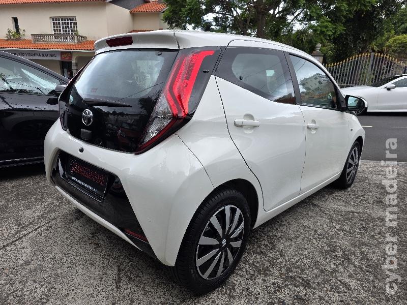 TOYOTA AYGO 1.0 VVT-i X-PLAY Gasolina